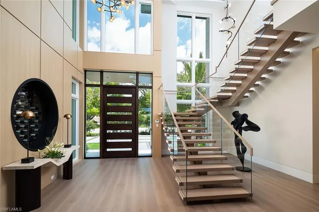 $18,500,000 | 584 Banyan Boulevard, Naples, FL 34102