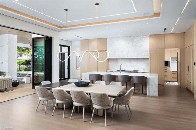 $18,500,000 | 584 Banyan Boulevard, Naples, FL 34102