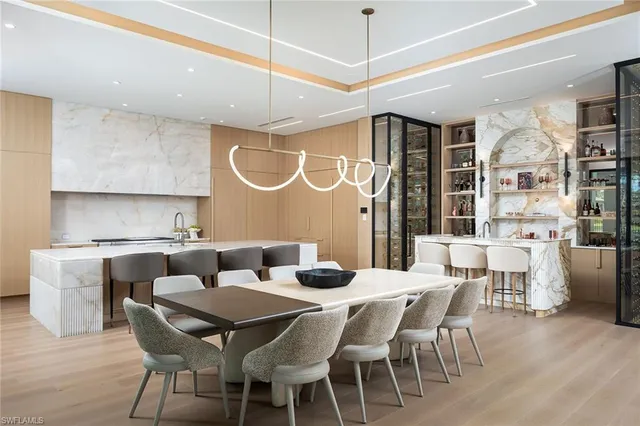 $18,500,000 | 584 Banyan Boulevard, Naples, FL 34102