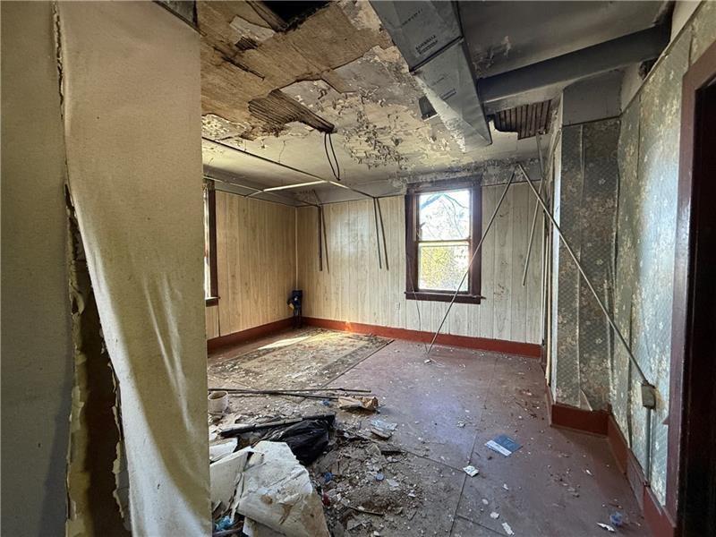 189 Beaver Street Leetsdale, PA 15056 - Photo 9 of 14 a view of entryway