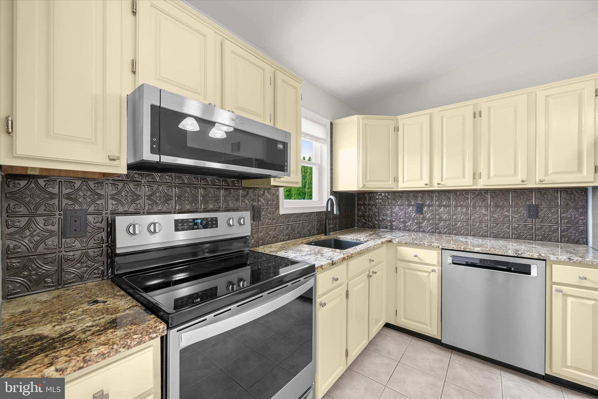 2661 Dotsons Ridge Road Mount Airy, MD 21771 - Photo 14 of 62 Eat-In Kitchen
