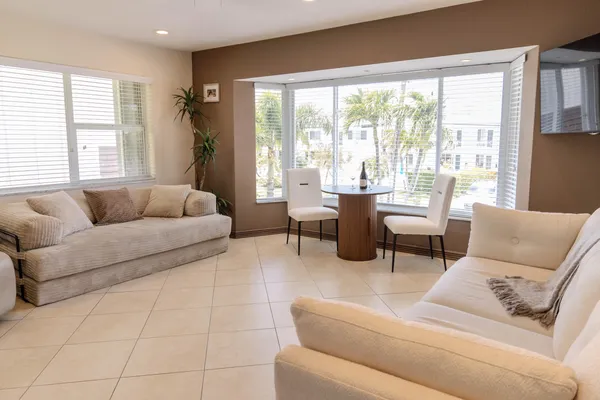 $2,600 | 3216 Southeast 12th Street, Unit 28, Pompano Beach, FL 33062