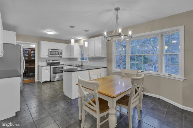 $469,900 | 2052 Lincoln Court, Wyomissing, PA 19610