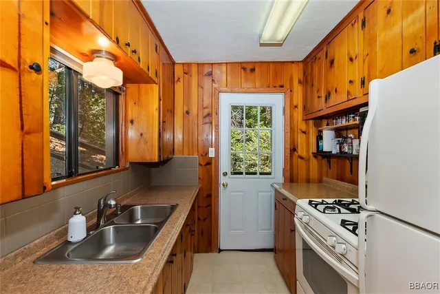 $390,000 | 26293 Highway 189, Twin Peaks, CA 92391