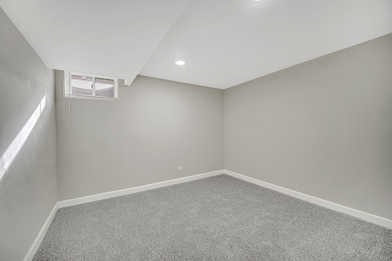 30 Cornwall Drive Crete, IL 60417 - Photo 34 of 44 a view of an empty room