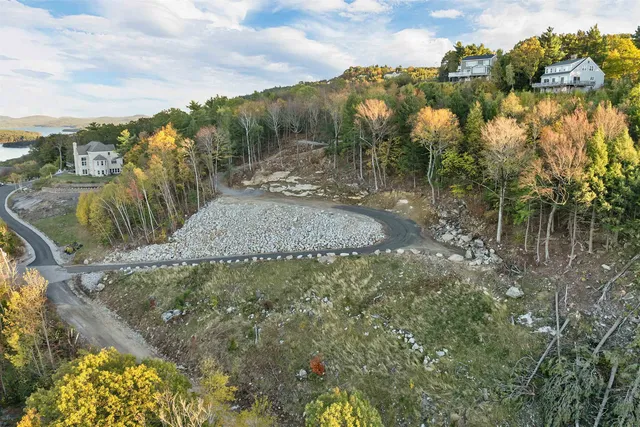 $750,000 | 90 Briarcliff Road, Gilford, NH 03249