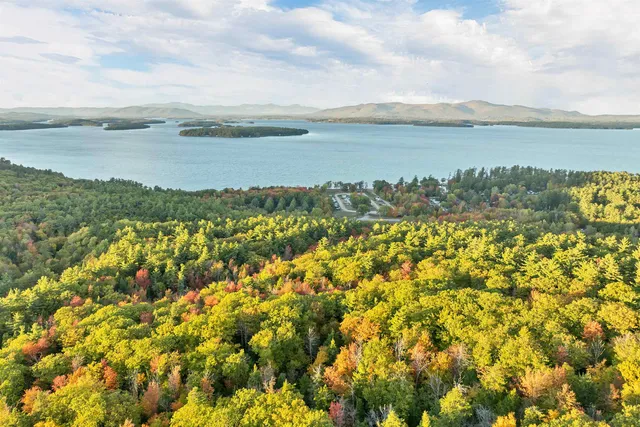 $750,000 | 90 Briarcliff Road, Gilford, NH 03249