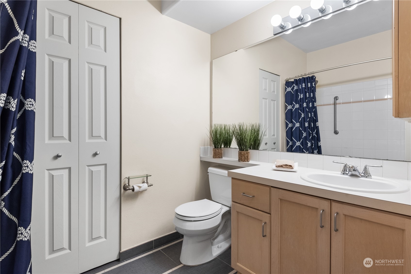 3221 Southwest Avalon Way, Unit 101 Seattle, WA 98126 - Photo 13 of 34 Gallery Image 13