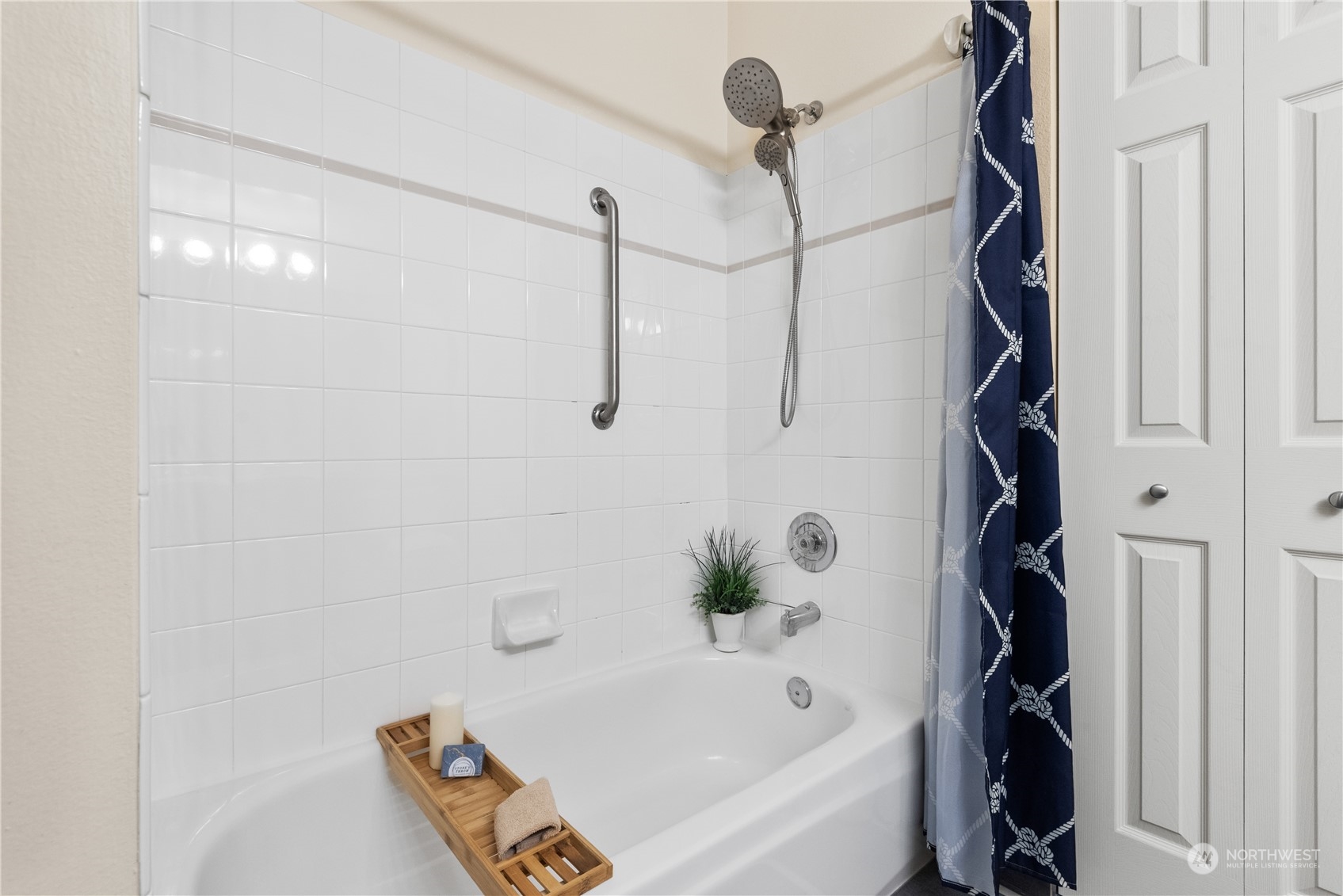 3221 Southwest Avalon Way, Unit 101 Seattle, WA 98126 - Photo 14 of 34 Gallery Image 14