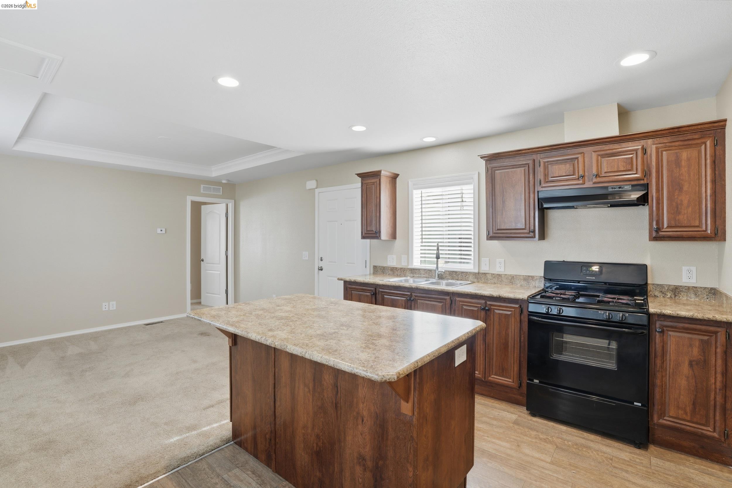 360 East Grant Line Road, Unit SPC 18 Tracy, CA 95376 - Photo 5 of 31 a kitchen with a stove and a sink