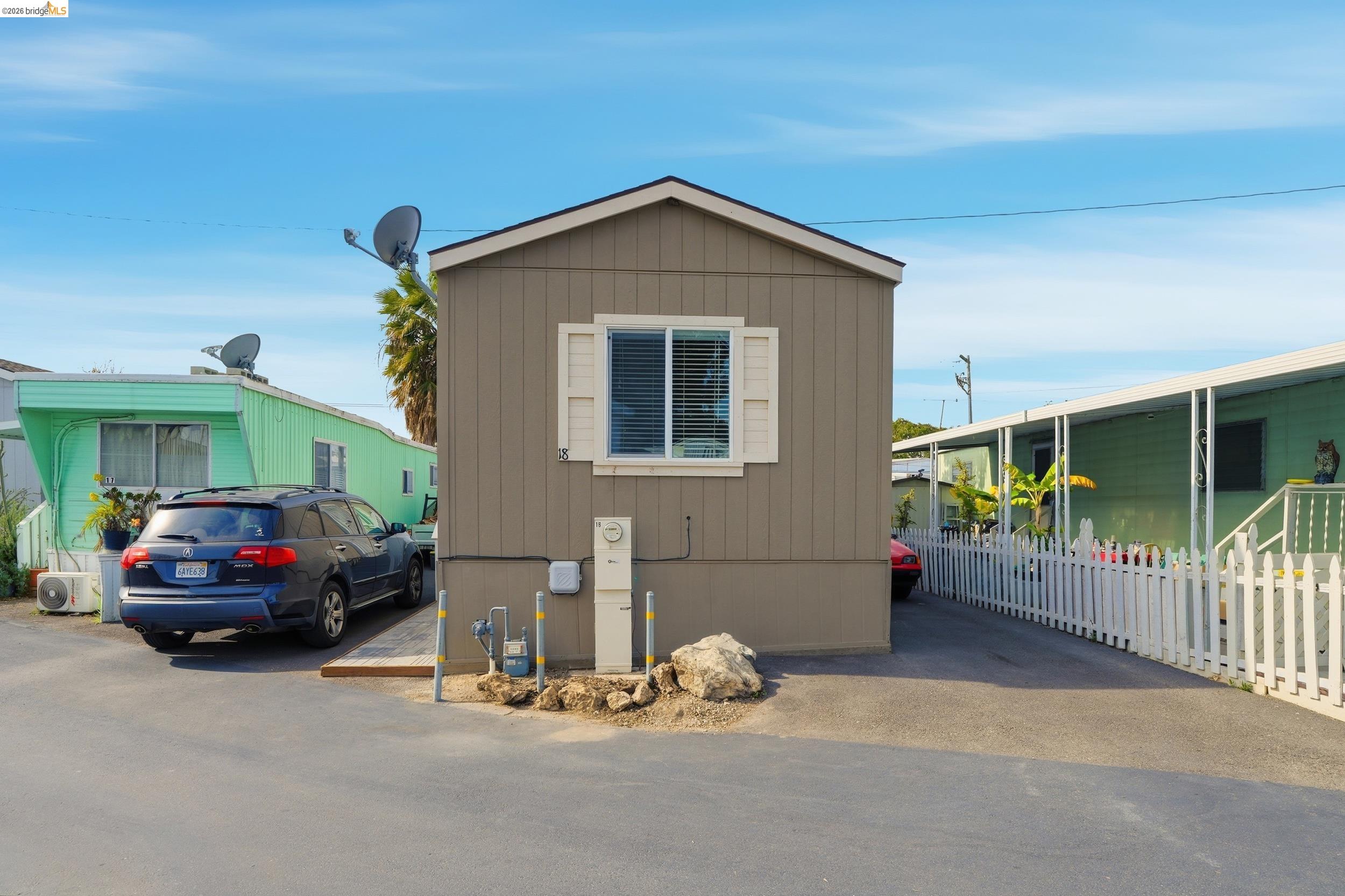 360 East Grant Line Road, Unit SPC 18 Tracy, CA 95376 - Photo 8 of 31 a car parked in front of a house