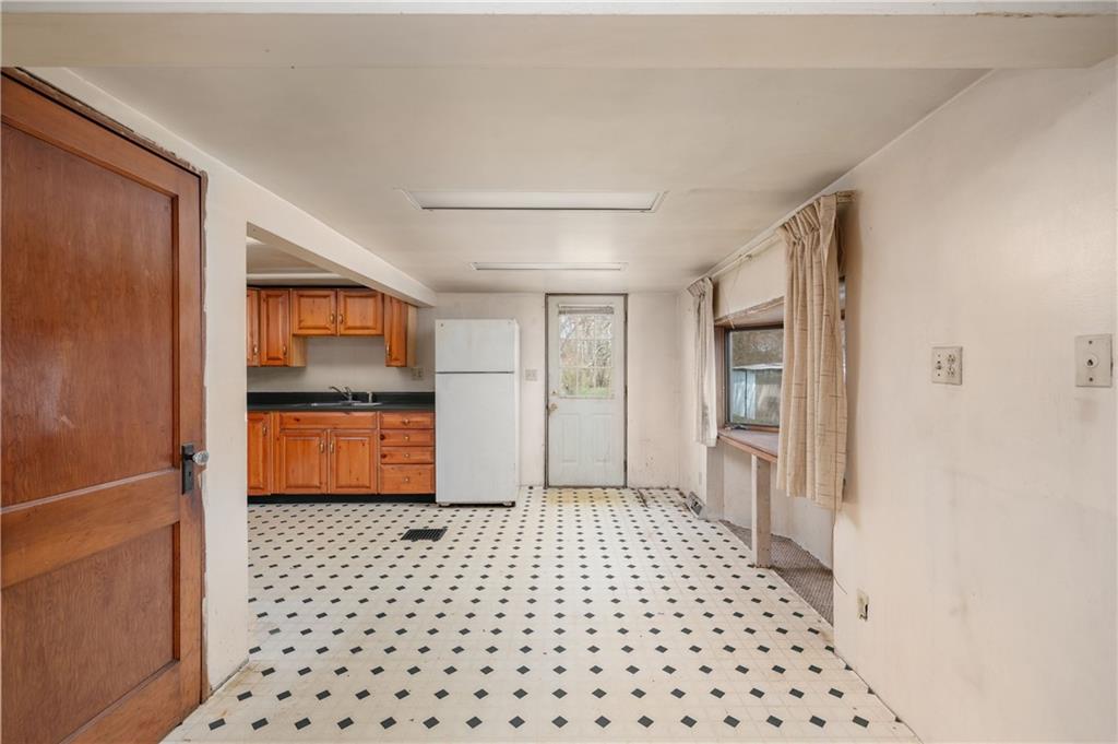 548 Meridian Road Renfrew, PA 16053 - Photo 8 of 27