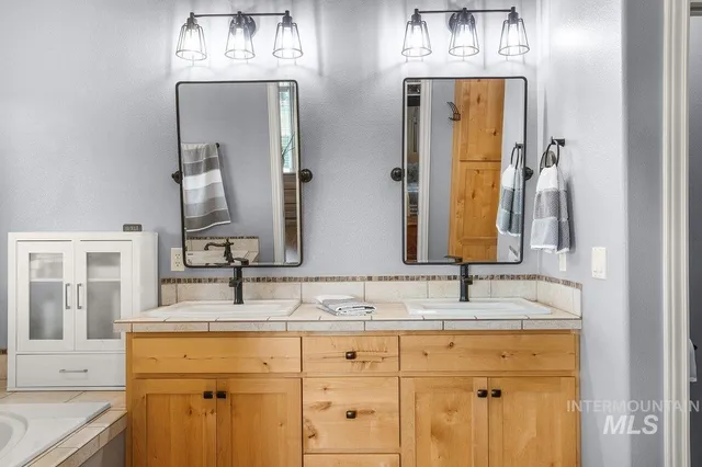 $1,250,000 | 12195 South Hawk Haven Avenue, Kuna, ID 83634