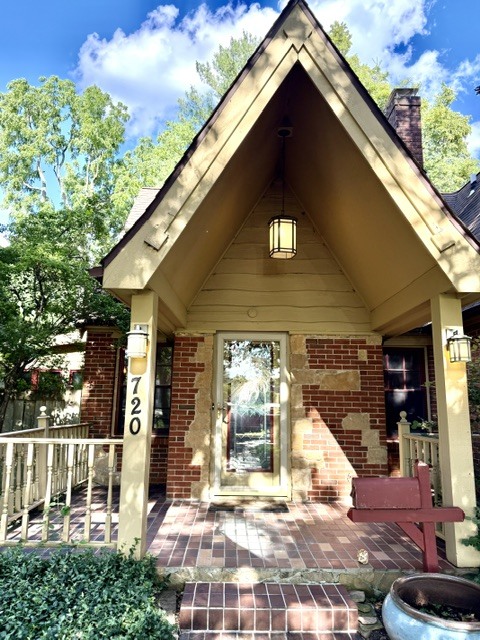 720 South New Street Champaign, IL 61820 - Photo 71 of 73 a view of a house with a porch