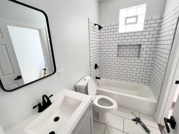 $1,475 | 3933 North Clarendon Avenue, Unit 504, Chicago, IL 60613