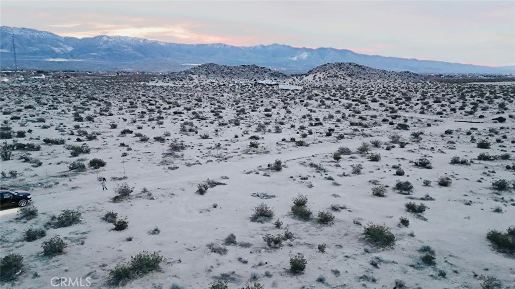 40 Rodeo Lucerne Valley Lucerne Valley, CA 92356 - Photo 8 of 10 a view of a large mountain