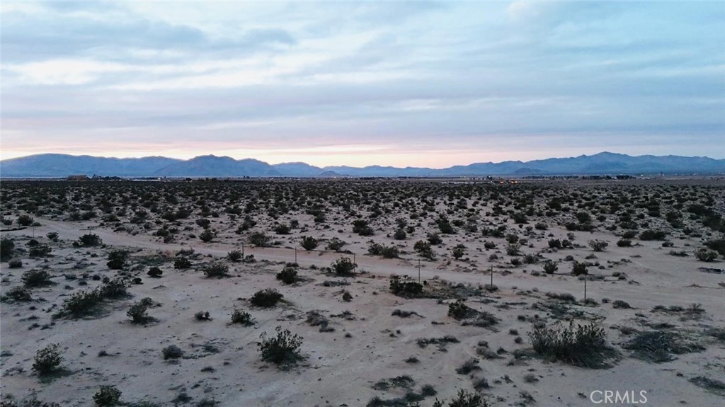40 Rodeo Lucerne Valley Lucerne Valley, CA 92356 - Photo 10 of 10 a view of a large mountain
