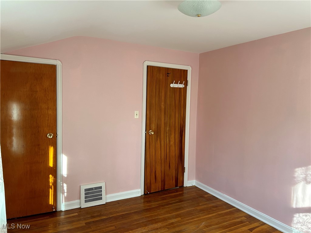 1094 Plainfield Road Cleveland, OH 44121 - Photo 29 of 41