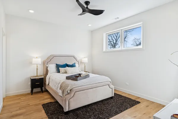 $489,000 | 4208 South Calumet Avenue, Unit 301, Chicago, IL 60653