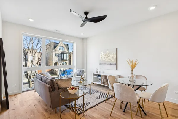$489,000 | 4208 South Calumet Avenue, Unit 301, Chicago, IL 60653
