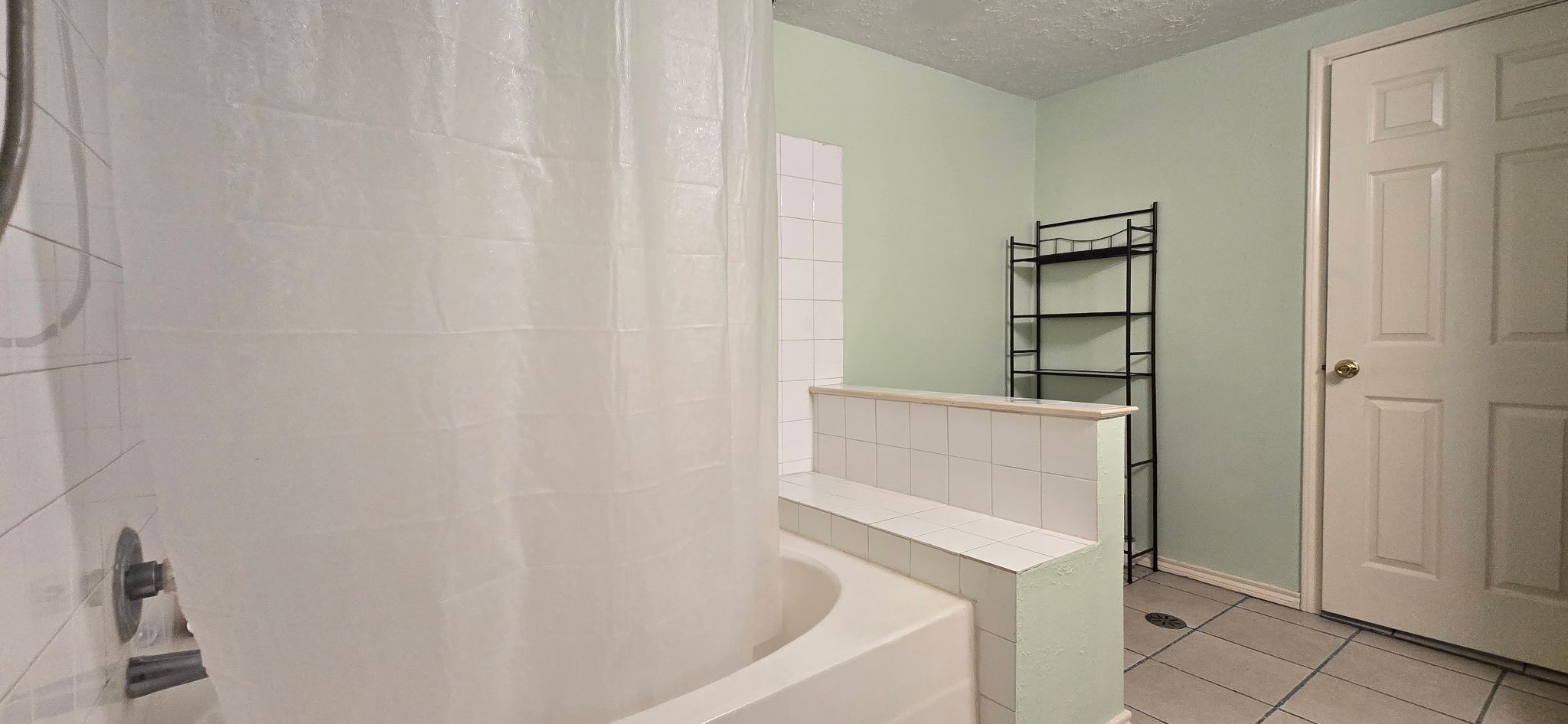 13715 Vickston Lane Houston, TX 77014 - Photo 6 of 11 a view of walk in closet