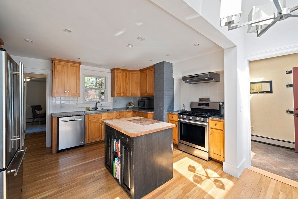 53 Frairy Street Medfield, MA 02052 - Photo 12 of 31