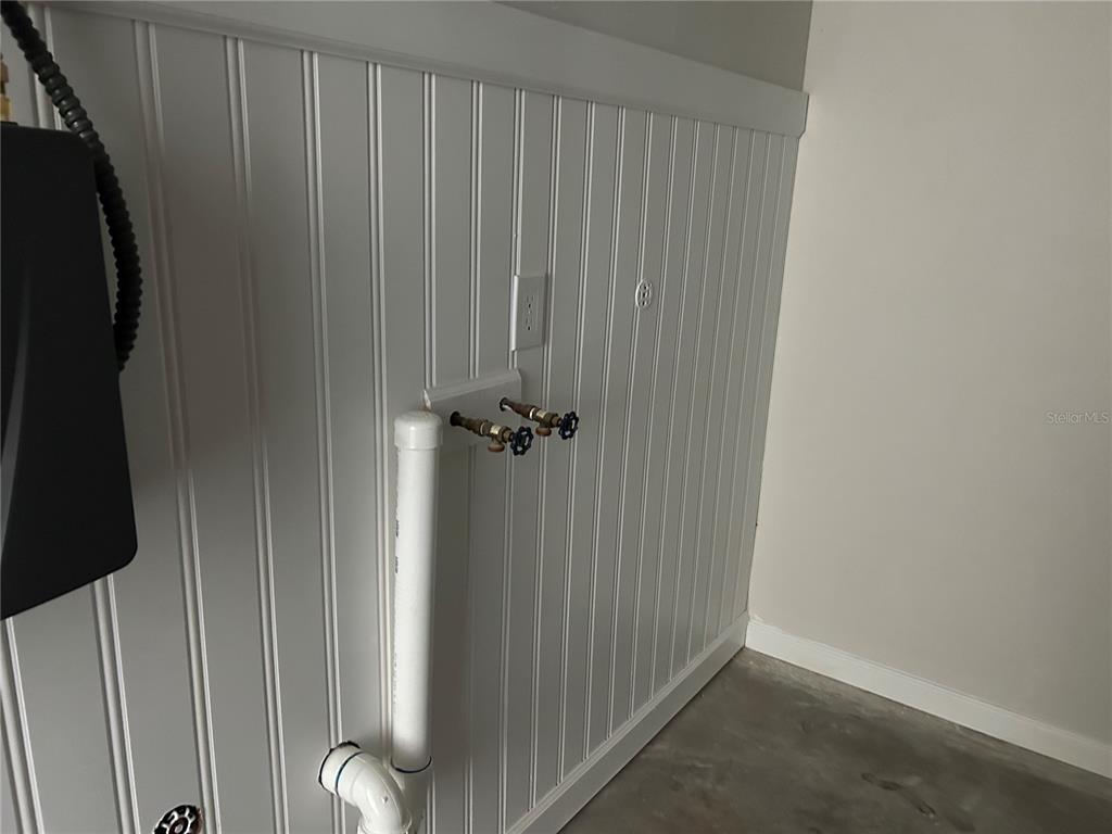 24024 Deer Road Astor, FL 32102 - Photo 29 of 31 a view of a bathroom