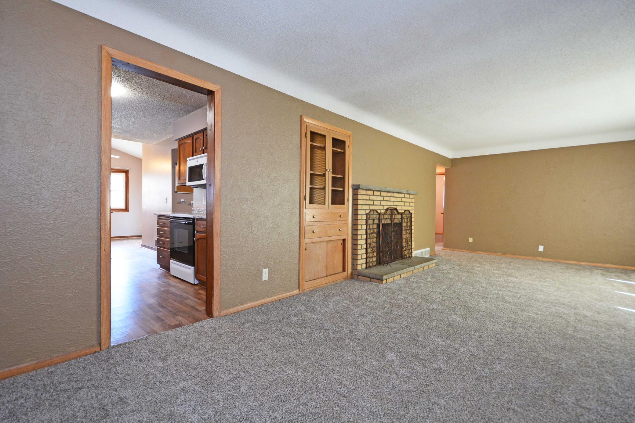 1483 3rd Street East St. Paul, MN 55106 - Photo 3 of 30