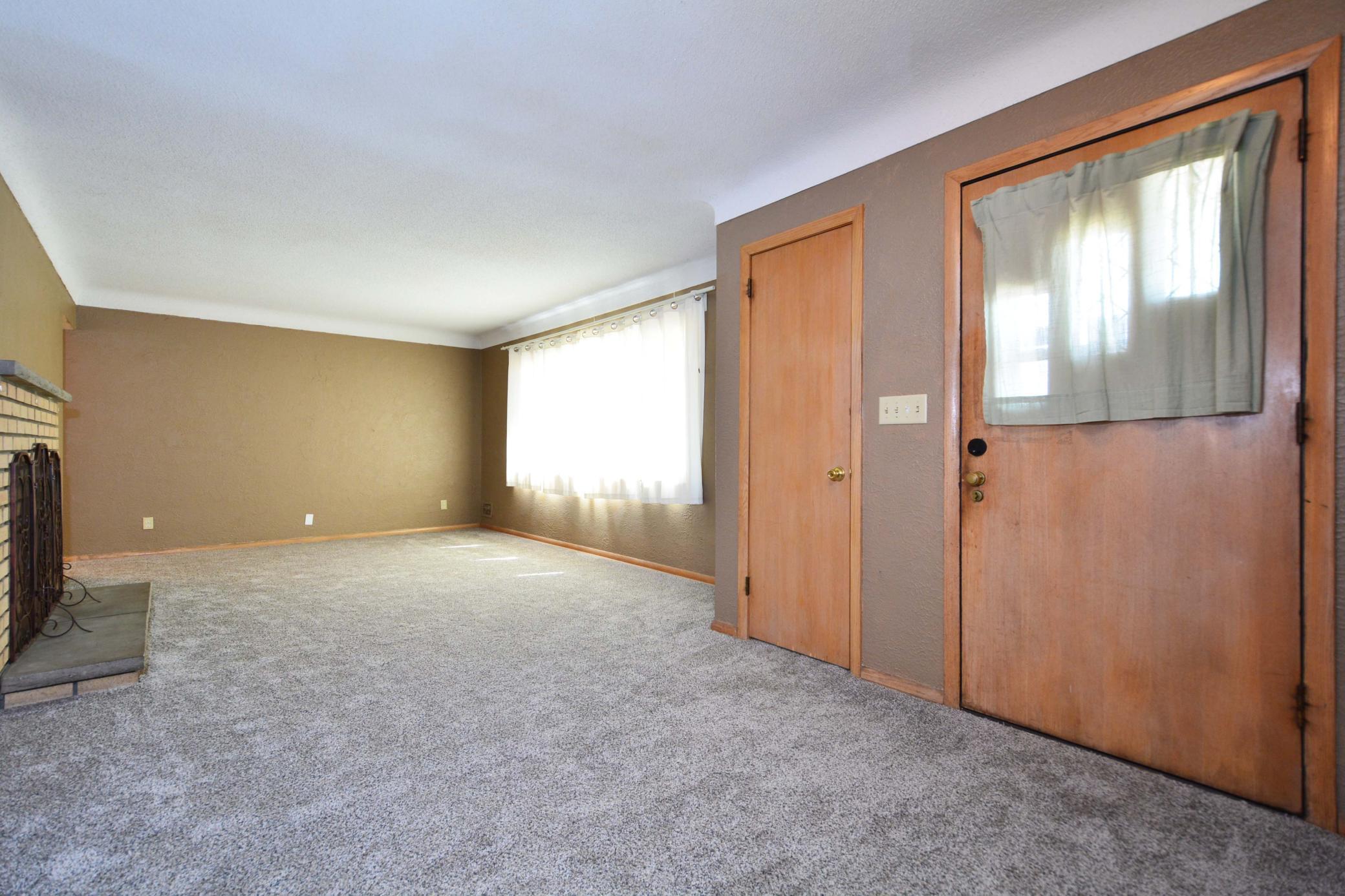 1483 3rd Street East St. Paul, MN 55106 - Photo 4 of 30