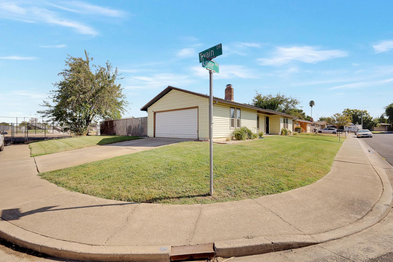 4294 Lever Avenue Olivehurst, CA 95961 - Photo 4 of 32 a view of a house with a yard