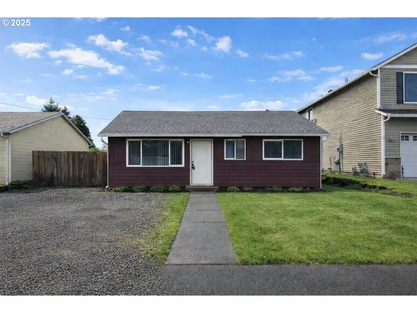 a view of a house with a yard