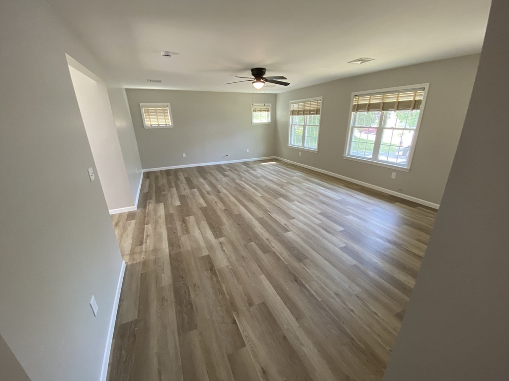 915 Bradley Road Springfield, MA 01109 - Photo 13 of 25