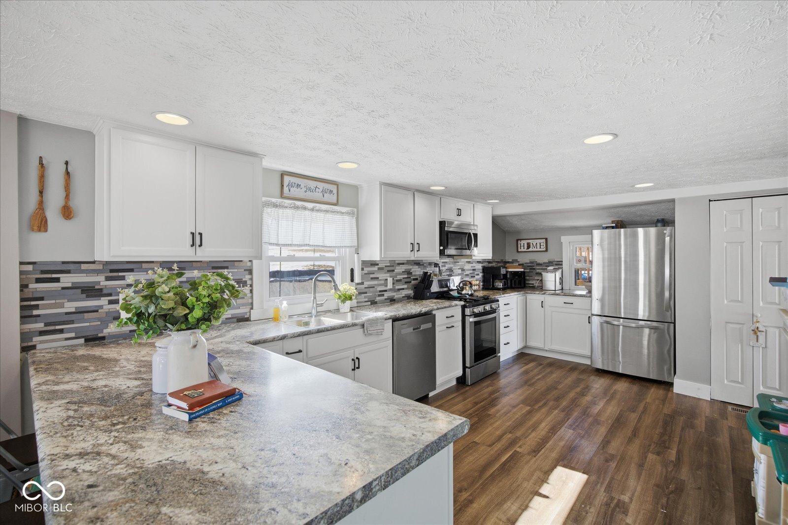 8527 South 500 West Edinburgh, IN 46124 - Photo 6 of 52