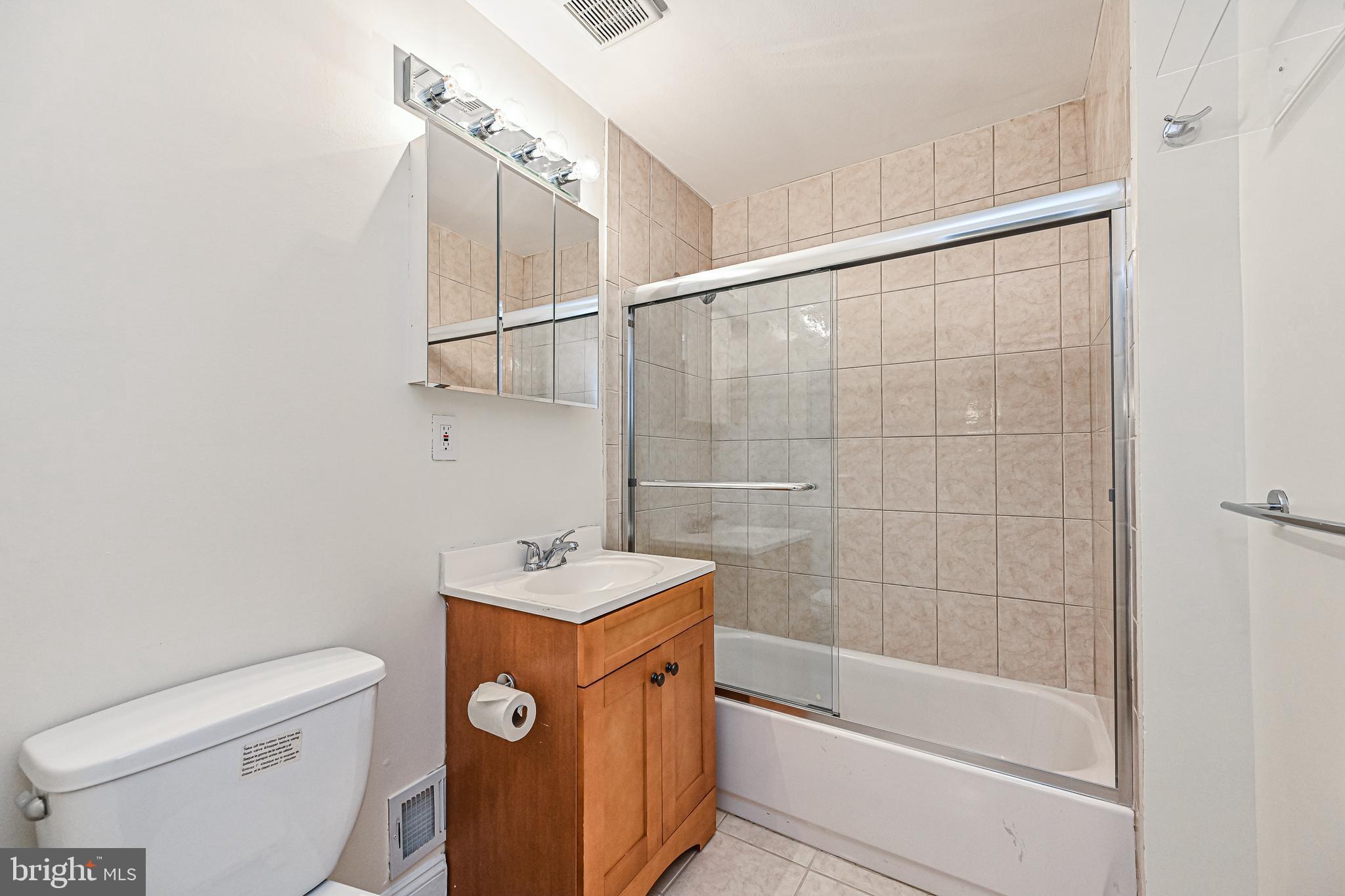 1664 Wainwright Drive Reston, VA 20190 - Photo 24 of 41 Upper Level Full Bath