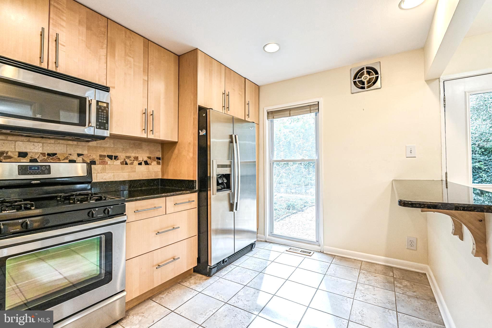 1664 Wainwright Drive Reston, VA 20190 - Photo 4 of 41 Kitchen Pic 3