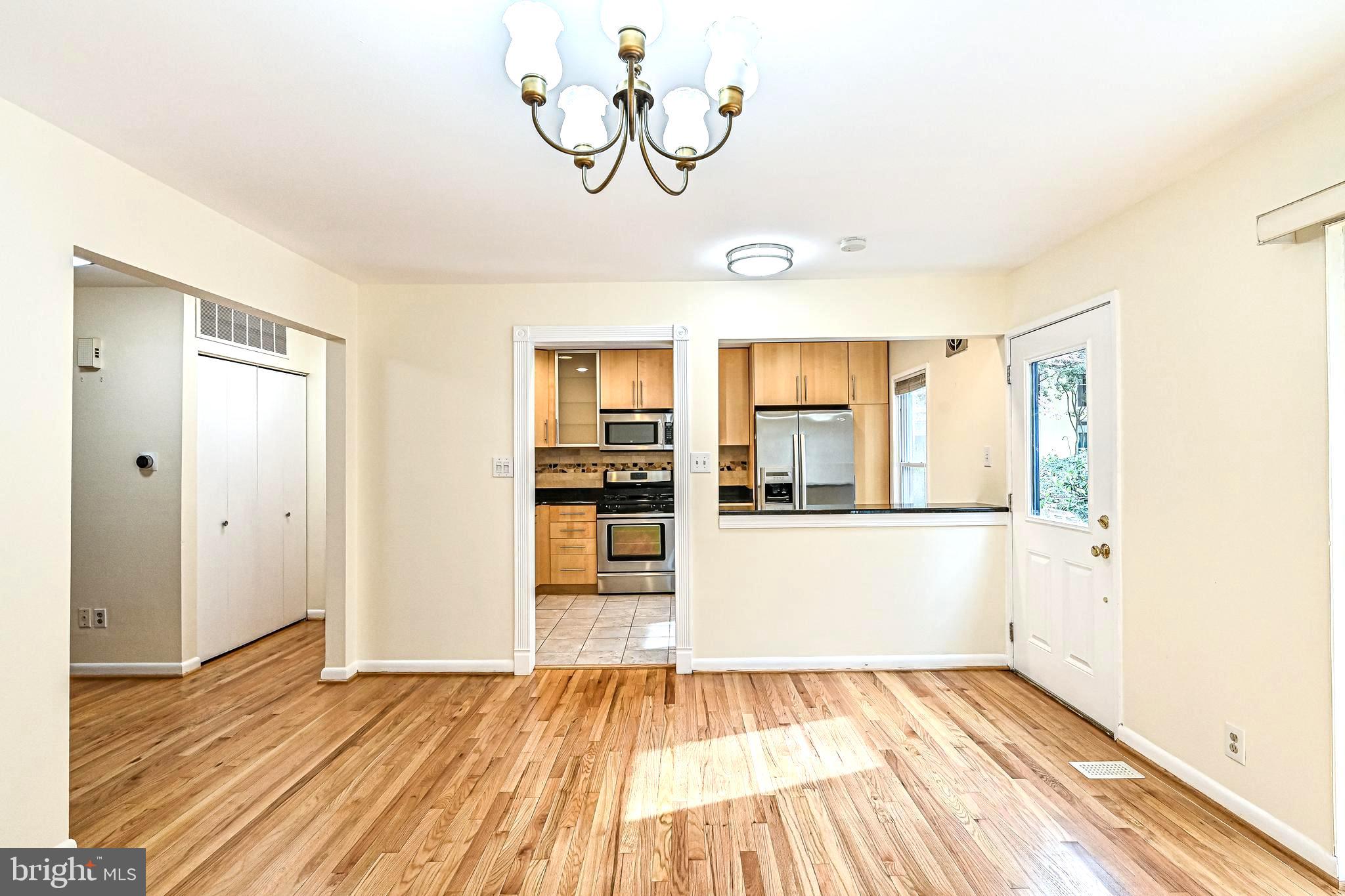 1664 Wainwright Drive Reston, VA 20190 - Photo 6 of 41 Dining Room Pic 2