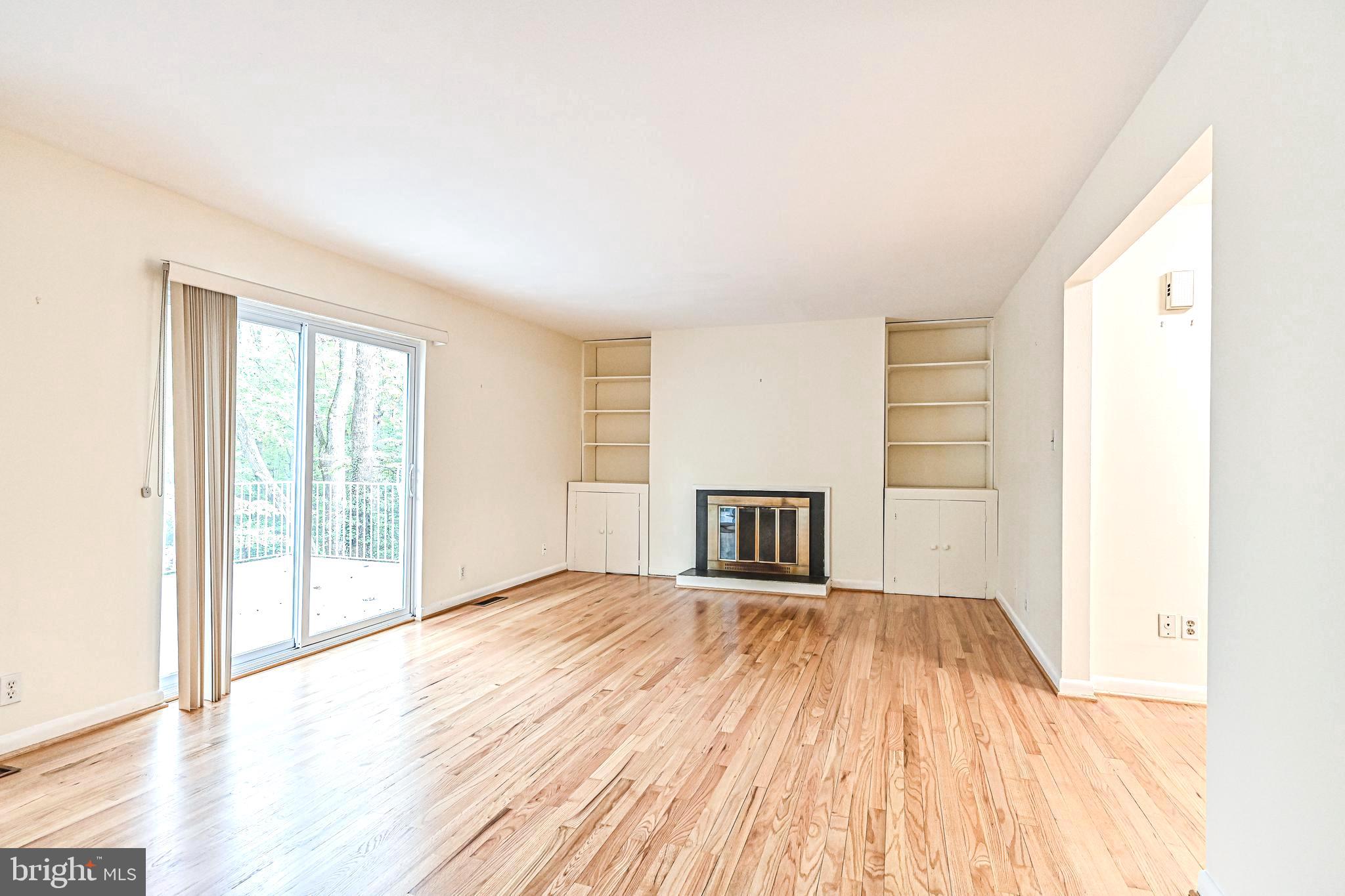 1664 Wainwright Drive Reston, VA 20190 - Photo 9 of 41 Living Room Pic 1