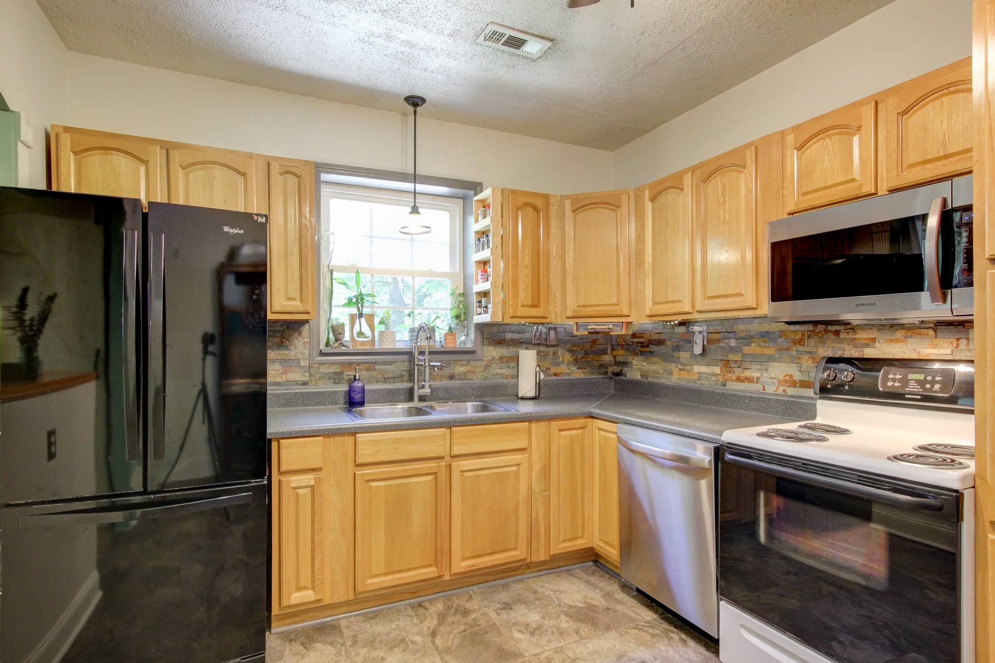 238 Rossview Road Clarksville, TN 37043 - Photo 11 of 49 Gallery Image 11