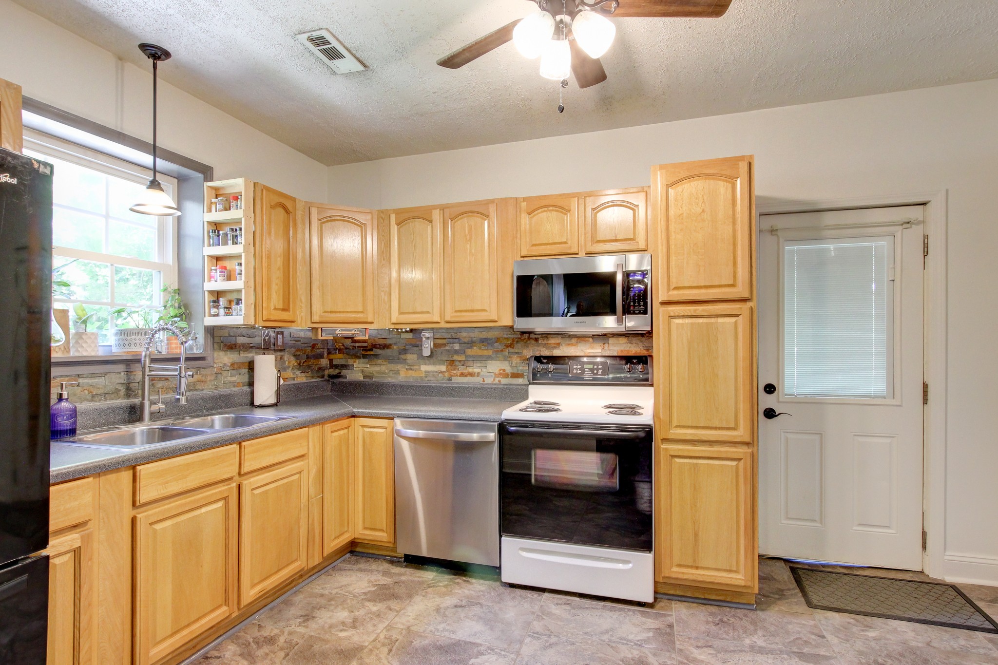 238 Rossview Road Clarksville, TN 37043 - Photo 12 of 49 Gallery Image 12