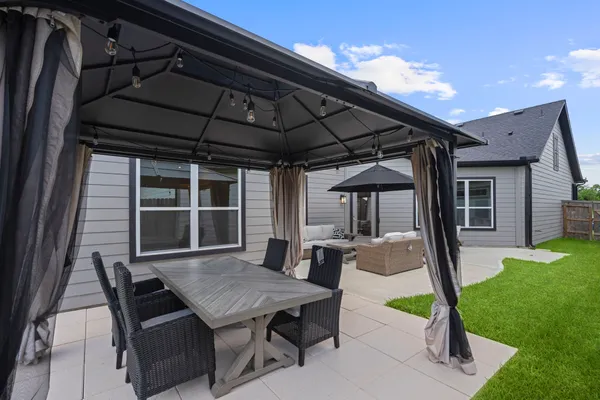 $425,000 | 1214 Hidden Oaks Drive, Tomball, TX 77375