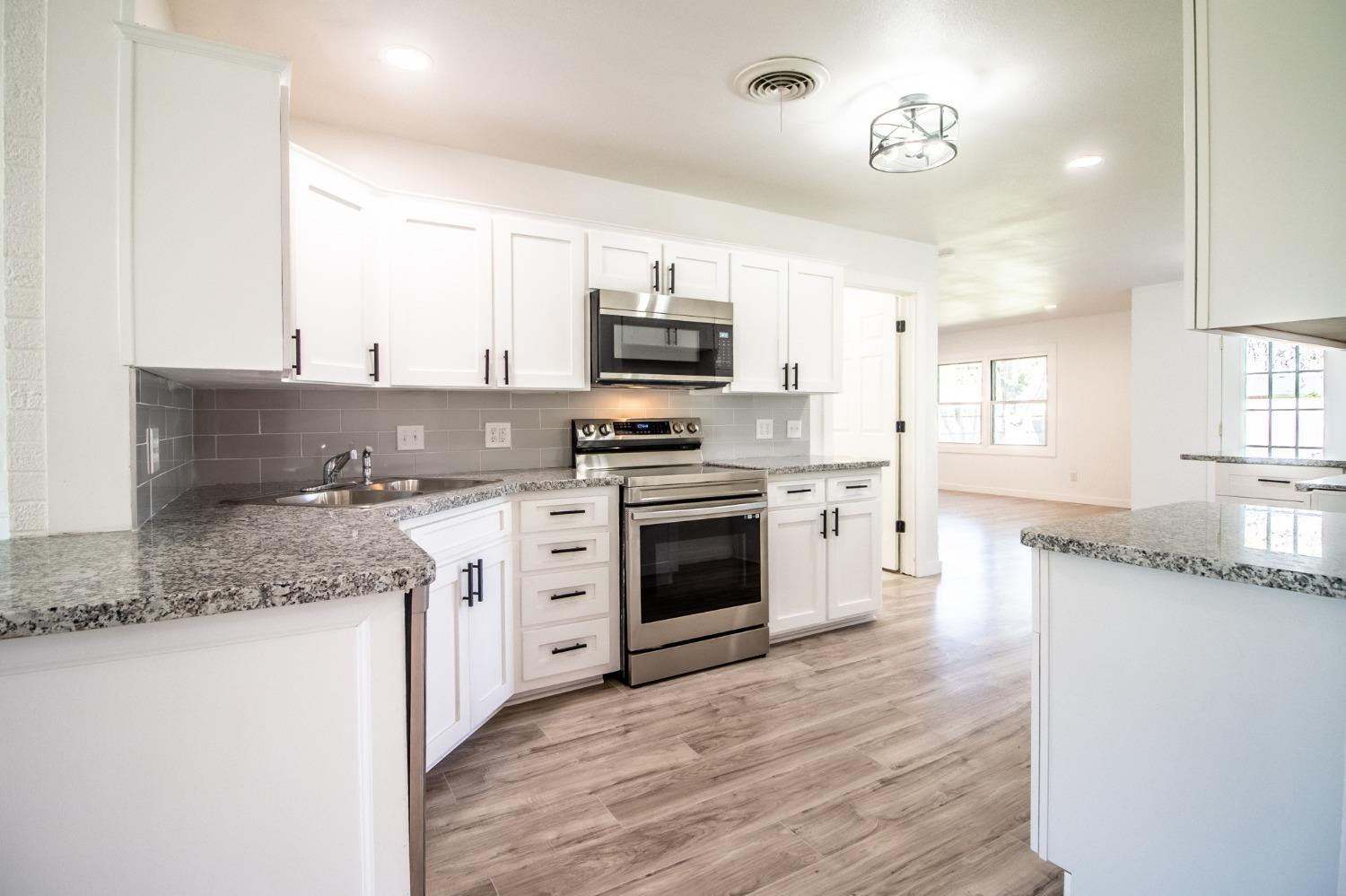 906 Adrian Street Lubbock, TX 79403 - Photo 7 of 36 Photo 7