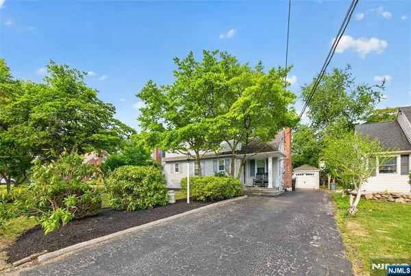 $695,000 | 43 Colonial Parkway, Dumont, NJ 07628