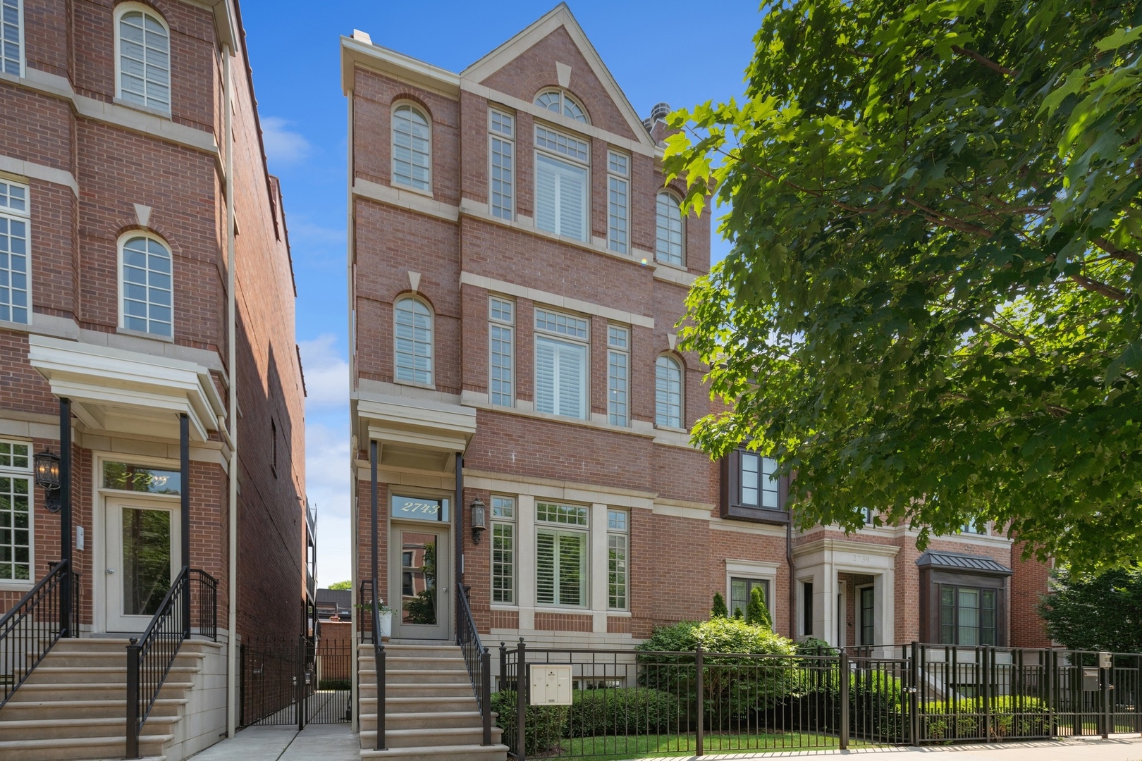 2743 North Lakewood Ave Unit 3  