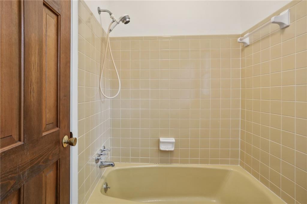 5622 Williamsburg Drive Northwest Norcross, GA 30093 - Photo 27 of 29 a bath tub sitting next to a shower