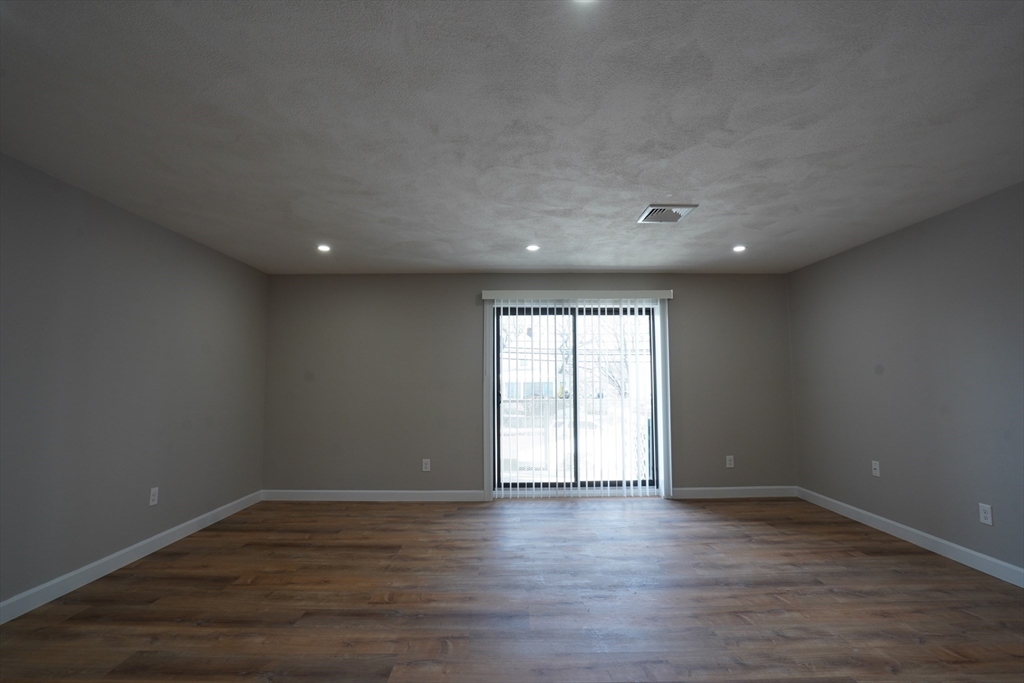 404 Langley Road, Unit 301 Newton, MA 02459 - Photo 8 of 25 Gallery Image 8