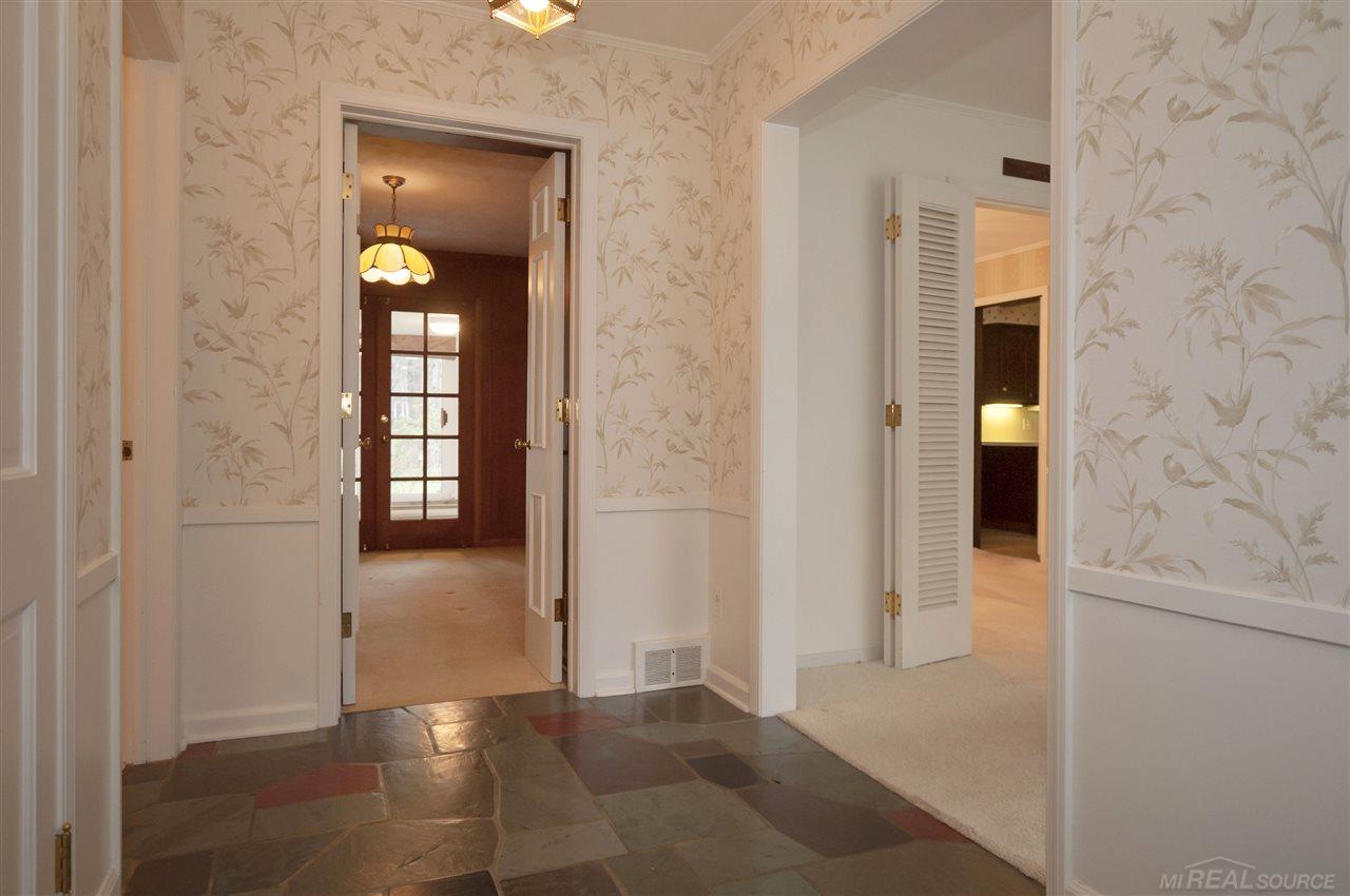 611 Shoreham Road Grosse Pointe Woods, MI 48236 - Photo 2 of 43