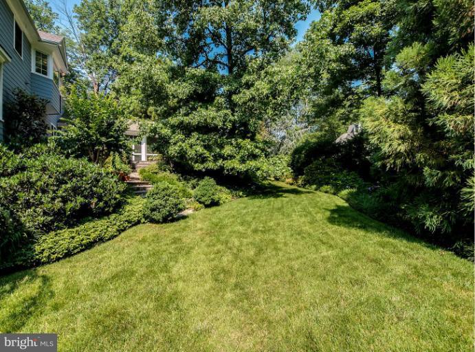 5511 Cornish Road Bethesda, MD 20814 - Photo 28 of 30 a view of a garden with plants