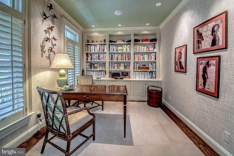 5511 Cornish Road Bethesda, MD 20814 - Photo 8 of 30 a view of a workspace with furniture