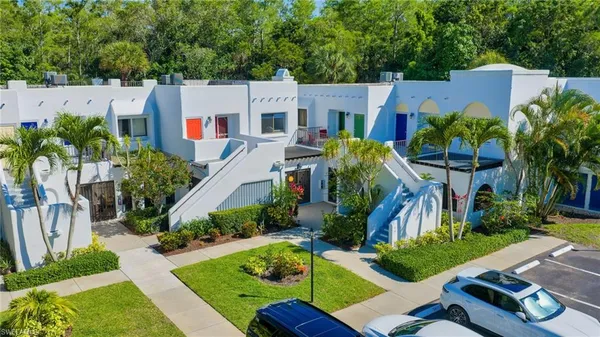 $2,200 | 3310 Europa Drive, Unit 33, Naples, FL 34105