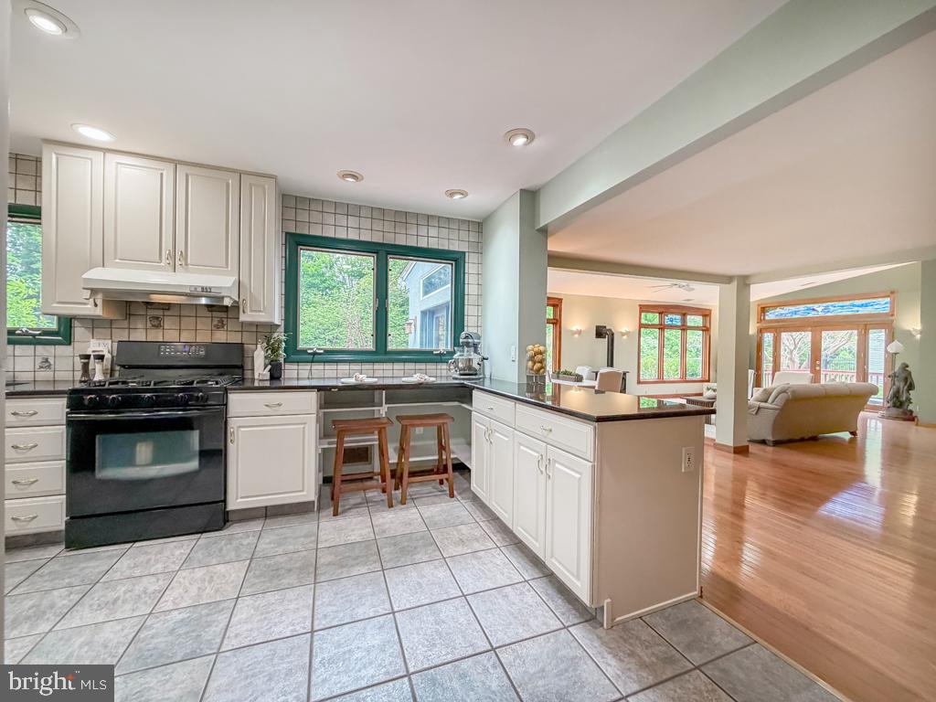 249 Forrest Road Yardley, PA 19067 - Photo 10 of 36 Kitchen